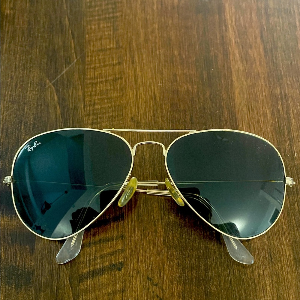Ray-Ban Classic Aviators in Gold